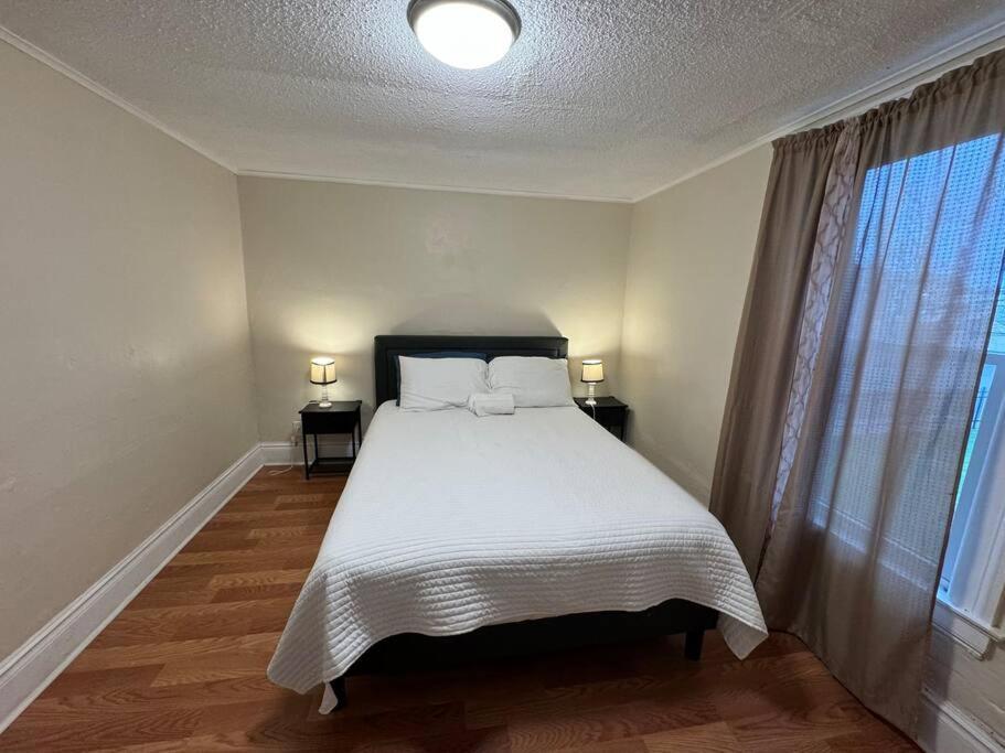 Comforting Getaway-Sleeps 6-Walk To Falls! Niagara Falls Exterior photo